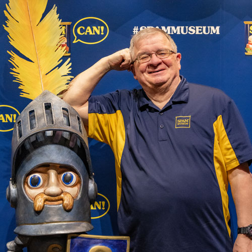 Larry and Sir Can-A-Lot at the SPAM Museum.